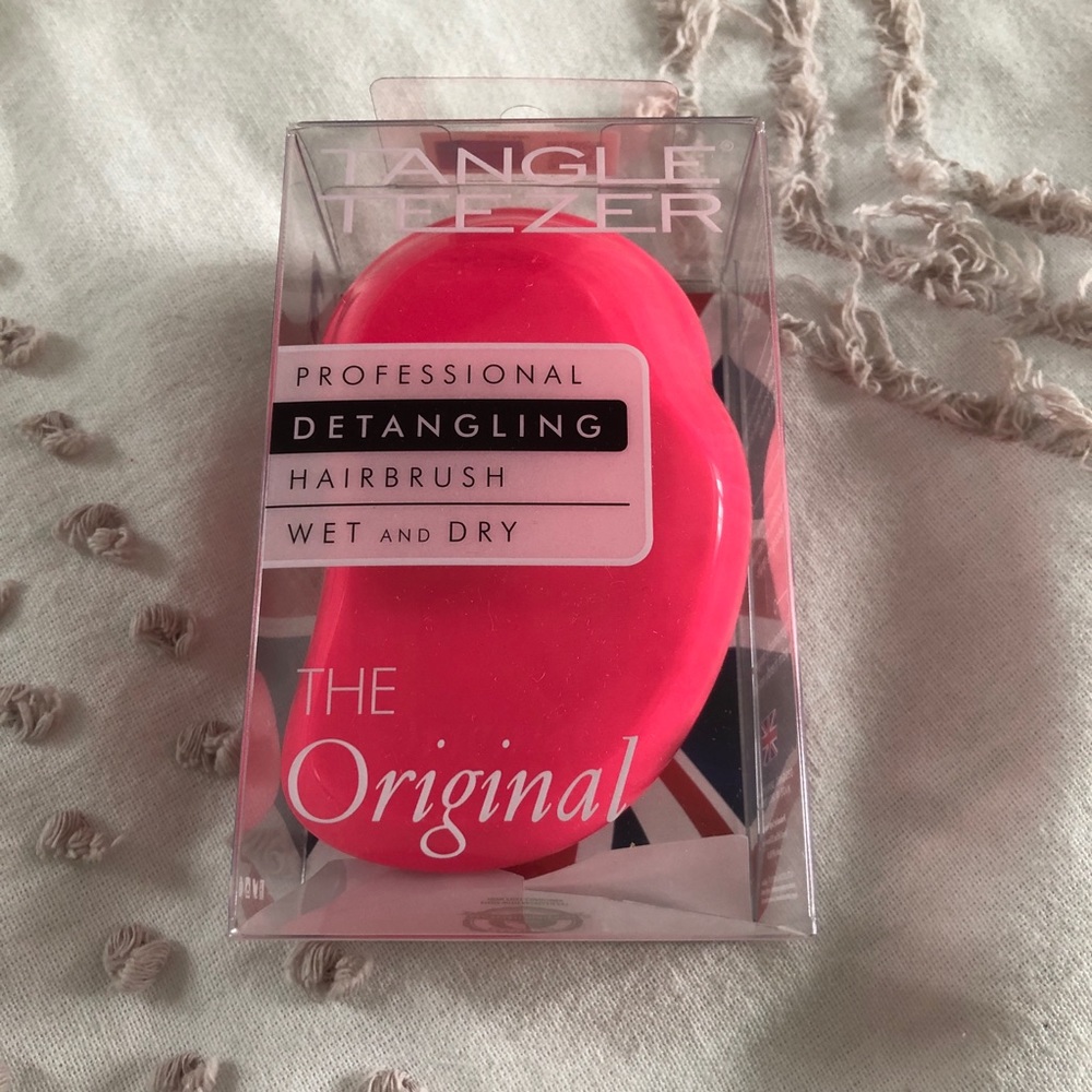 Detangling hairbrush